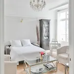 Chic On The Champs-elysees With Ac * باريس
