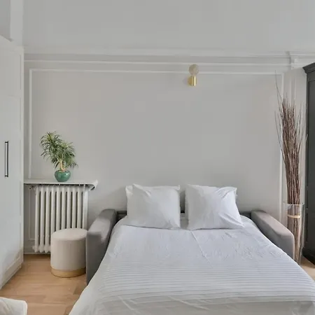 Chic On The Champs-elysees With Ac Appartement Parijs