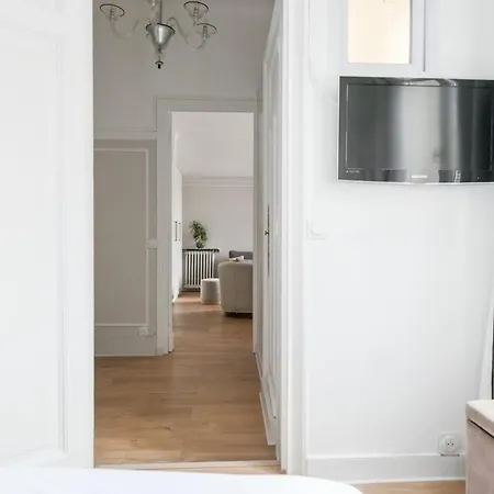 Apartment Chic On The Champs-elysees With Ac *