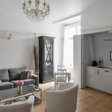 Chic On The Champs-elysees With Ac Apartment Paris