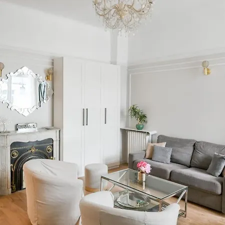 Apartment Chic On The Champs-elysees With Ac Paris