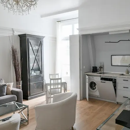 Chic On The Champs-elysees With Ac Apartment