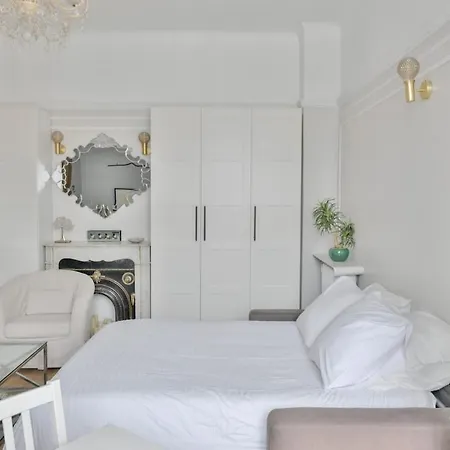Chic On The Champs-elysees With Ac Apartment Paris