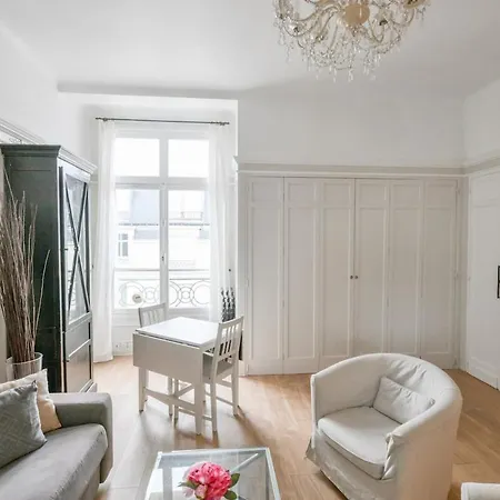 Chic On The Champs-elysees With Ac Apartment *