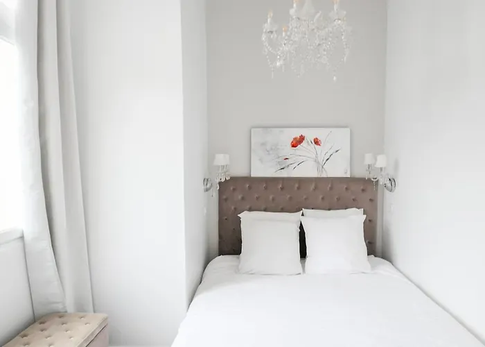 Chic On The Champs-elysees With Ac * Paris