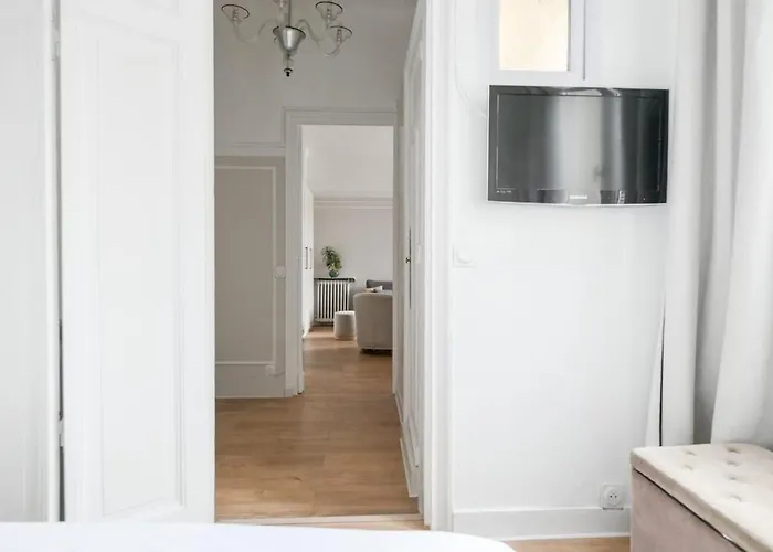 Apartment Chic On The Champs-elysees With Ac *