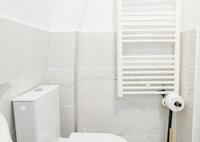 Chic On The Champs-elysees With Ac *