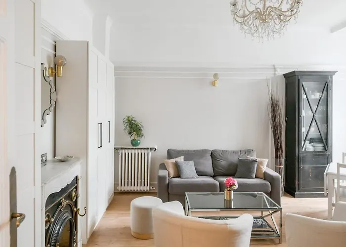 Apartment Chic On The Champs-elysees With Ac *