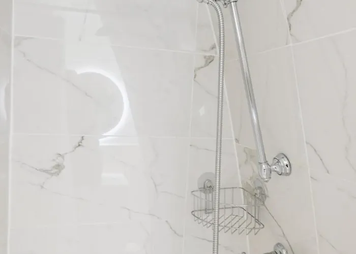 Apartment Chic On The Champs-elysees With Ac