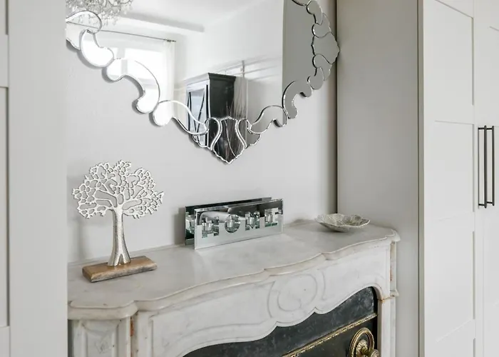 Chic On The Champs-elysees With Ac *