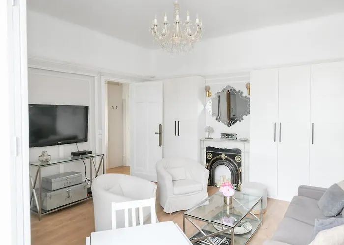 Apartment Chic On The Champs-elysees With Ac Paris