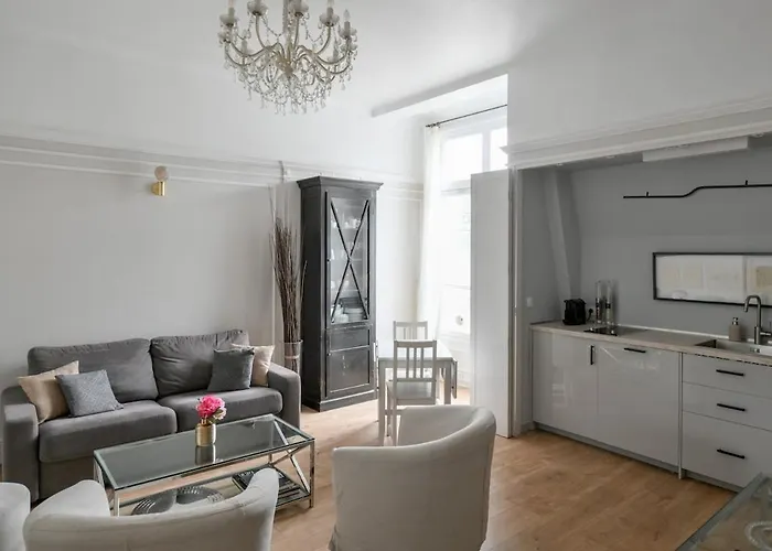 Chic On The Champs-elysees With Ac Appartement Parijs