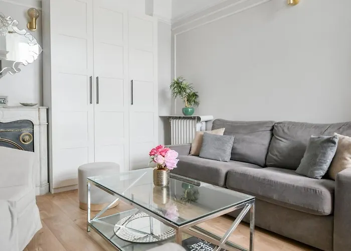 Chic On The Champs-elysees With Ac Appartement Parijs